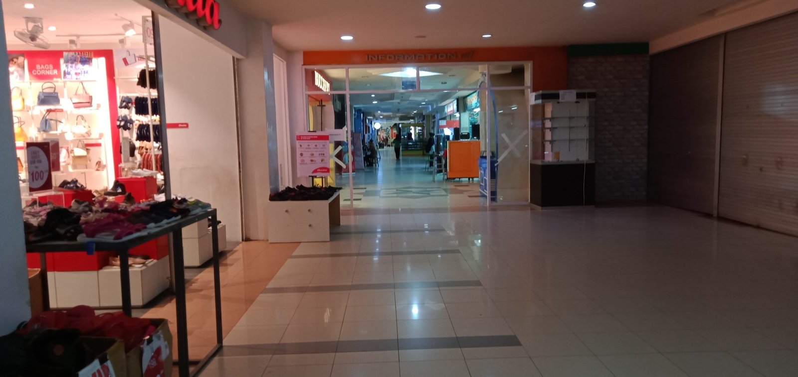 Pengunjung Mall Mataram Masih Sepi