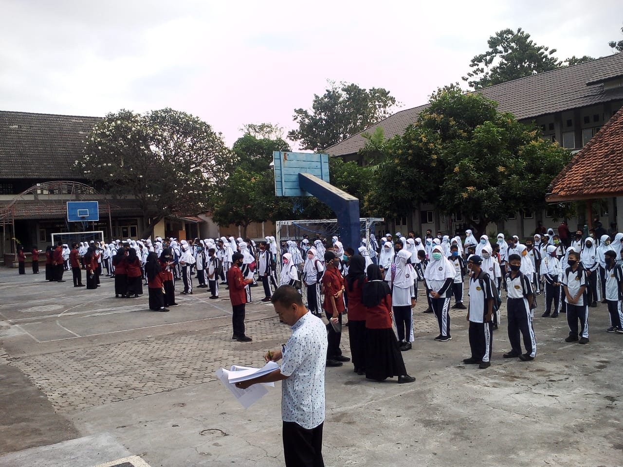 Siswa Baru SMPN 01 Selong Mulai Masuk, Pihak Sekolah Memperketat Pengawasan Standar Covid19