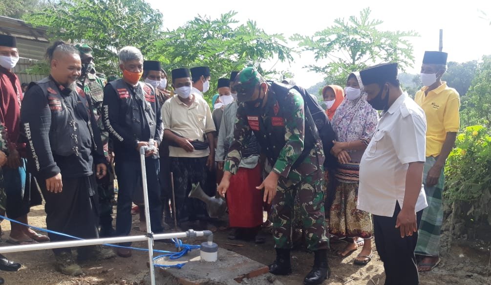 Danrem 162/WB Brigjen Ahmad RIzal Resmikan  Sumur Bor untuk Masyarakat Sengkol