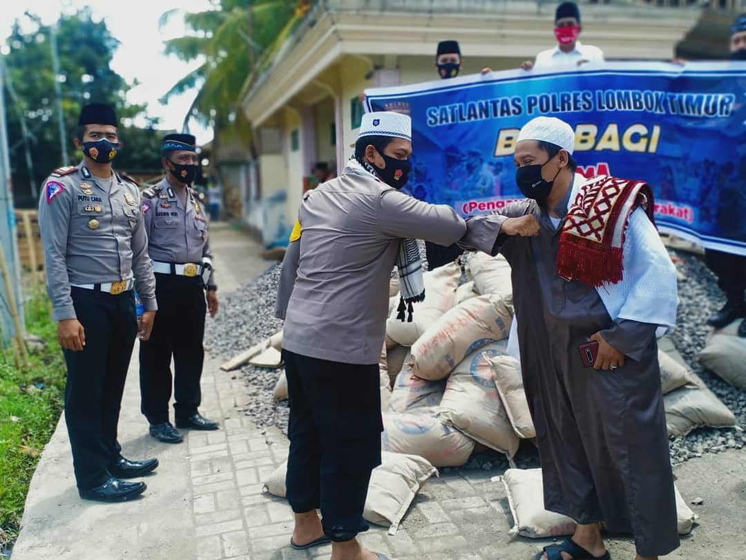 Masyarakat Apresiasi Keteladanan Kapolres Lotim Sumbang Pasir dan Semen untuk Masjid