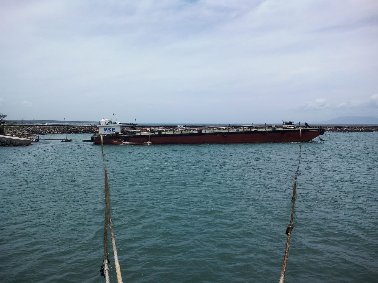 Pengusaha Solar Mengeluh, Kapal Pemuat BBM.nya Tak Bisa Sandar di Dermaga Labuhan Haji       