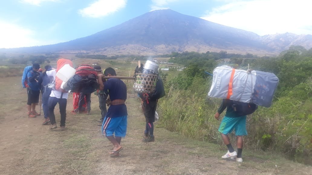 Pendapatan Berkurang, Porter dan Guide Sembalun  Mengeluh