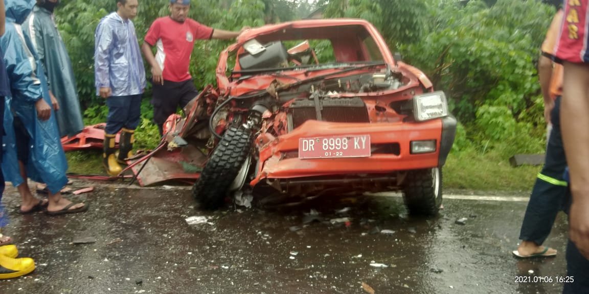 Tabrakan Maut, Mobil Operasional TRC BPBD Lotim Ringsek, 1 Anggota Tewas, dua Orang Keritis dan 4 Lainnya Patah Tulang,