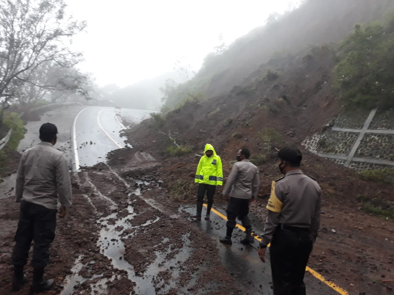 Longsor Kembali Terjadi Dikawasan Obyek Wisata Pusuk Sembalun