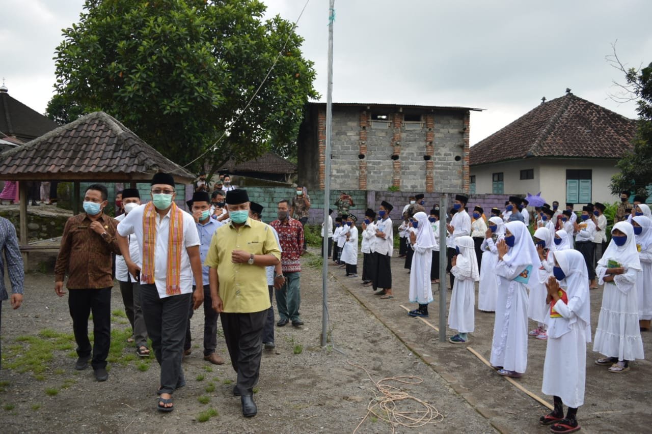 Kunjungi Lotim Dua Hari, Gubernur NTB Nginap di Rumah Warga Semodek