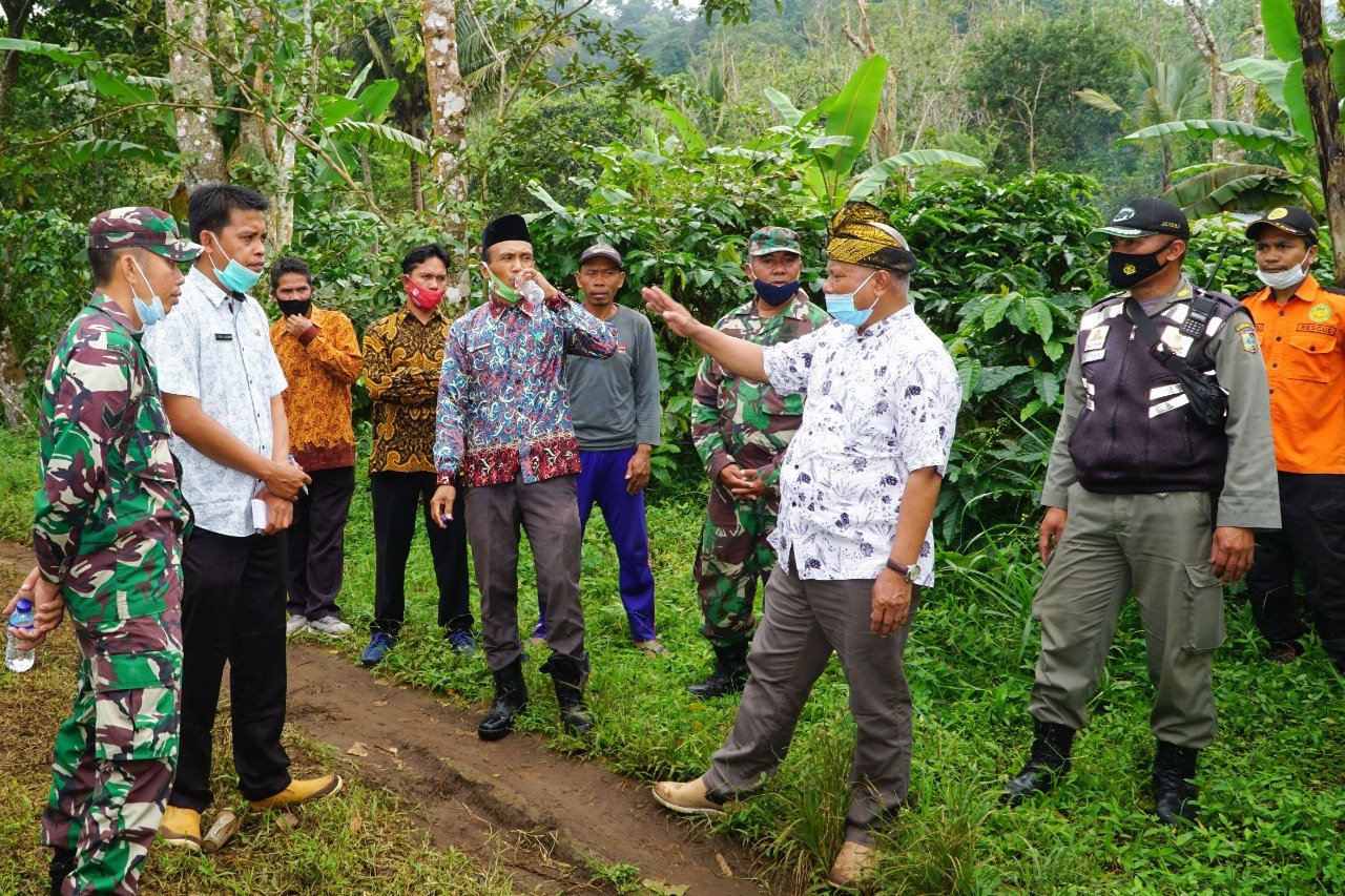 Bupati Lombok Timur Kunjungi Kampung Bali Desa Sajang