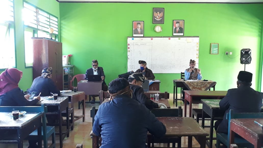 Dulu Mengajar Di Sembalun Dicap Guru Buangan, Kini Disebut Guru Berprestasi