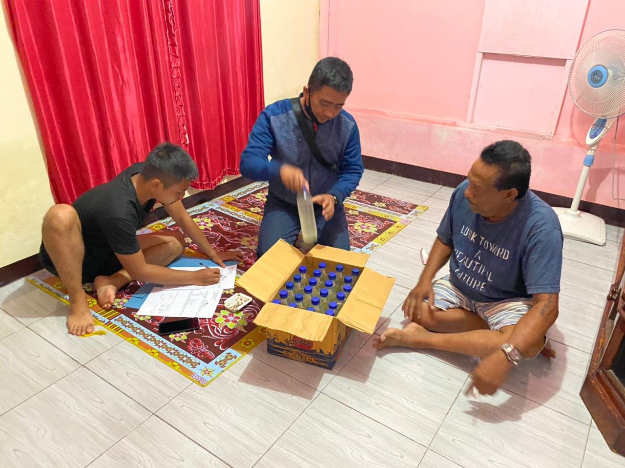 Operasi Pekat, Polres Sumbawa Barat Amankan Puluhan Botol Miras Tradisional Jenis Brem dan Arak