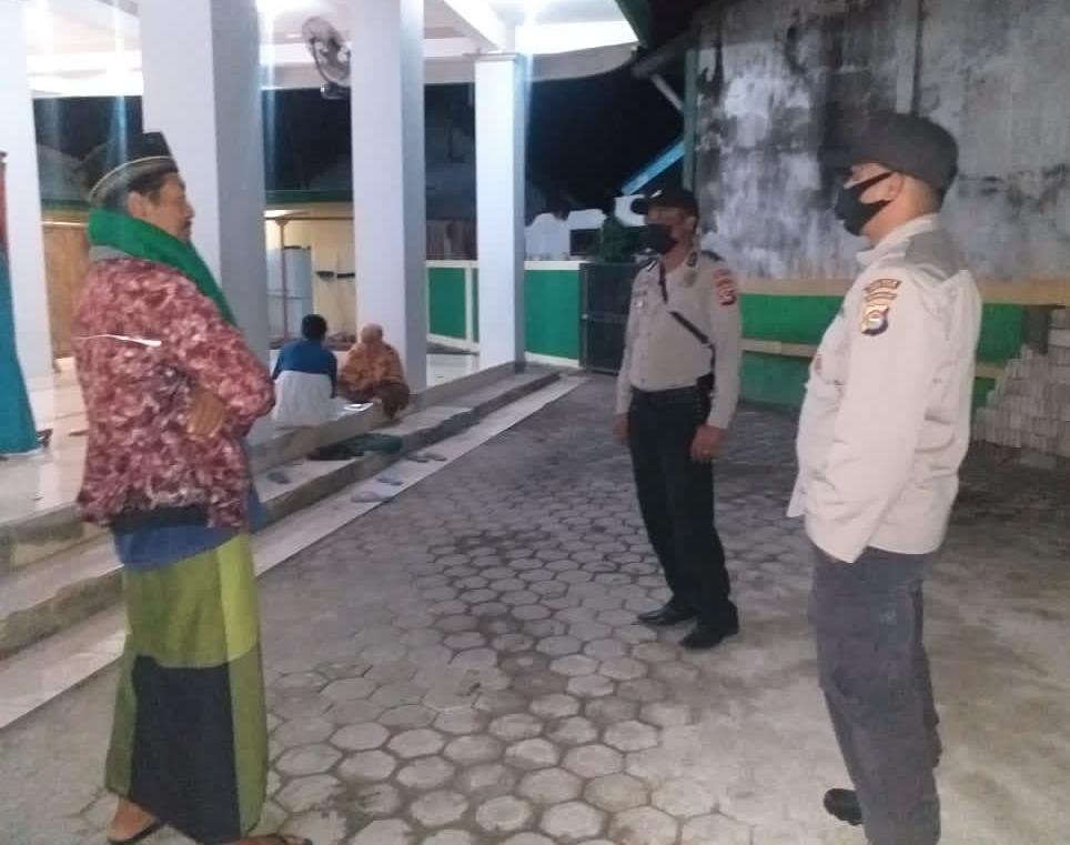 Personil Polsek Tanjung Lombok Utara Gelar Pengamanan Warga Salat Tarawih