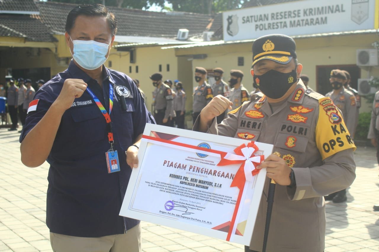 Berprestasi Memberantas Narkoba, Jajaran  Polres Kota Mataram Dapat Penghargaan BNN