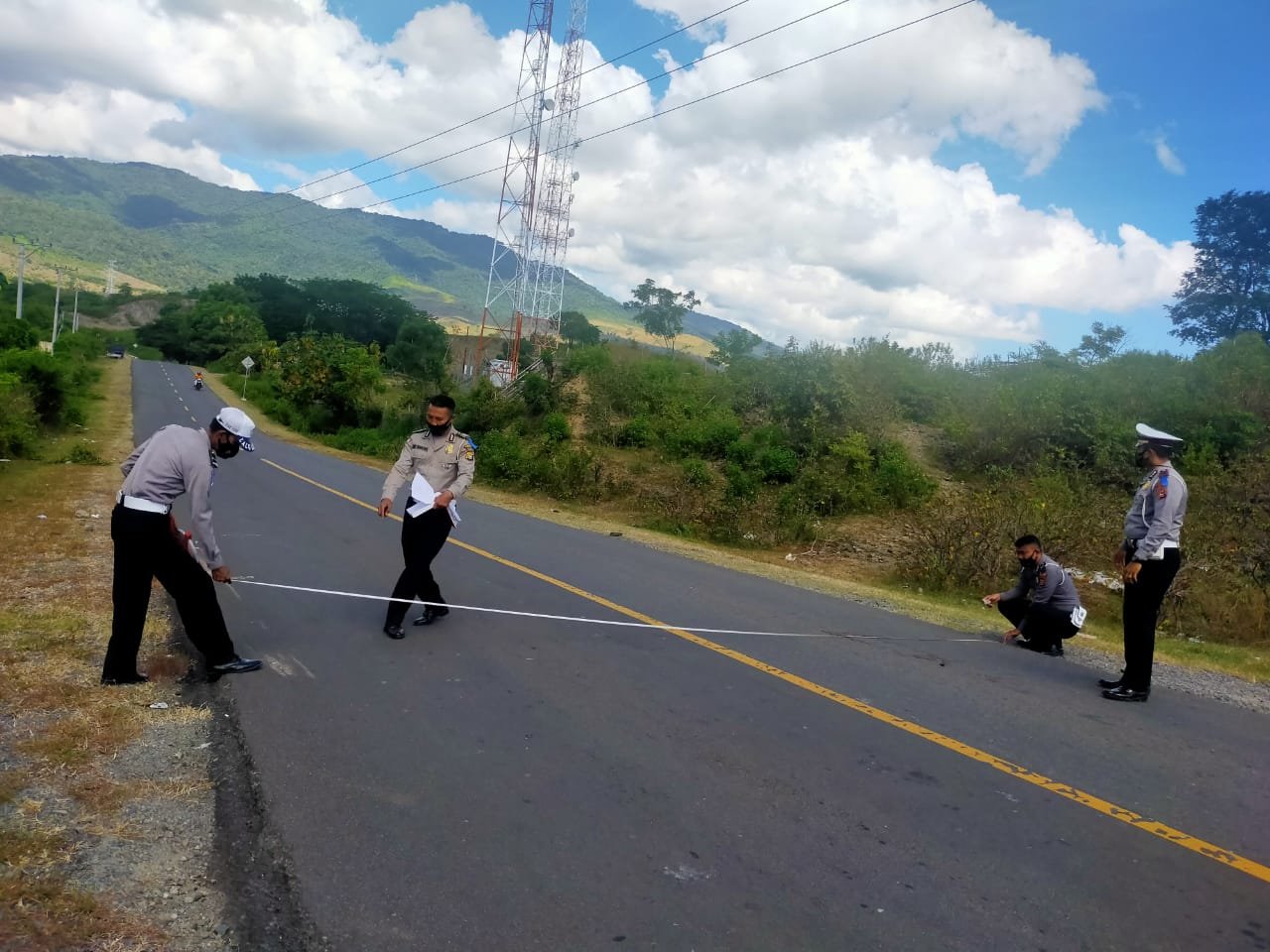Olah TKP yang Menewaskan Satu Keluarga di Gelar Satlantas  Polres Dompu
