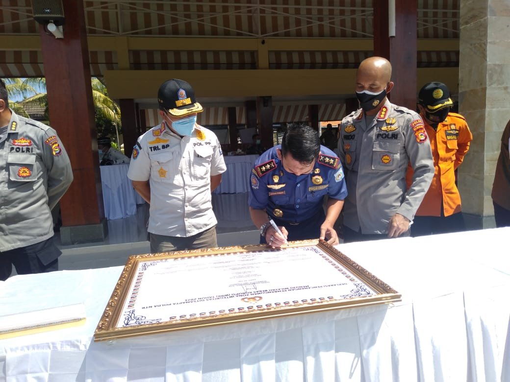 Direktur Samapta Polda NTB Tandatangani Komitmen Menuju Zona Integritas WBK DAN WBBM