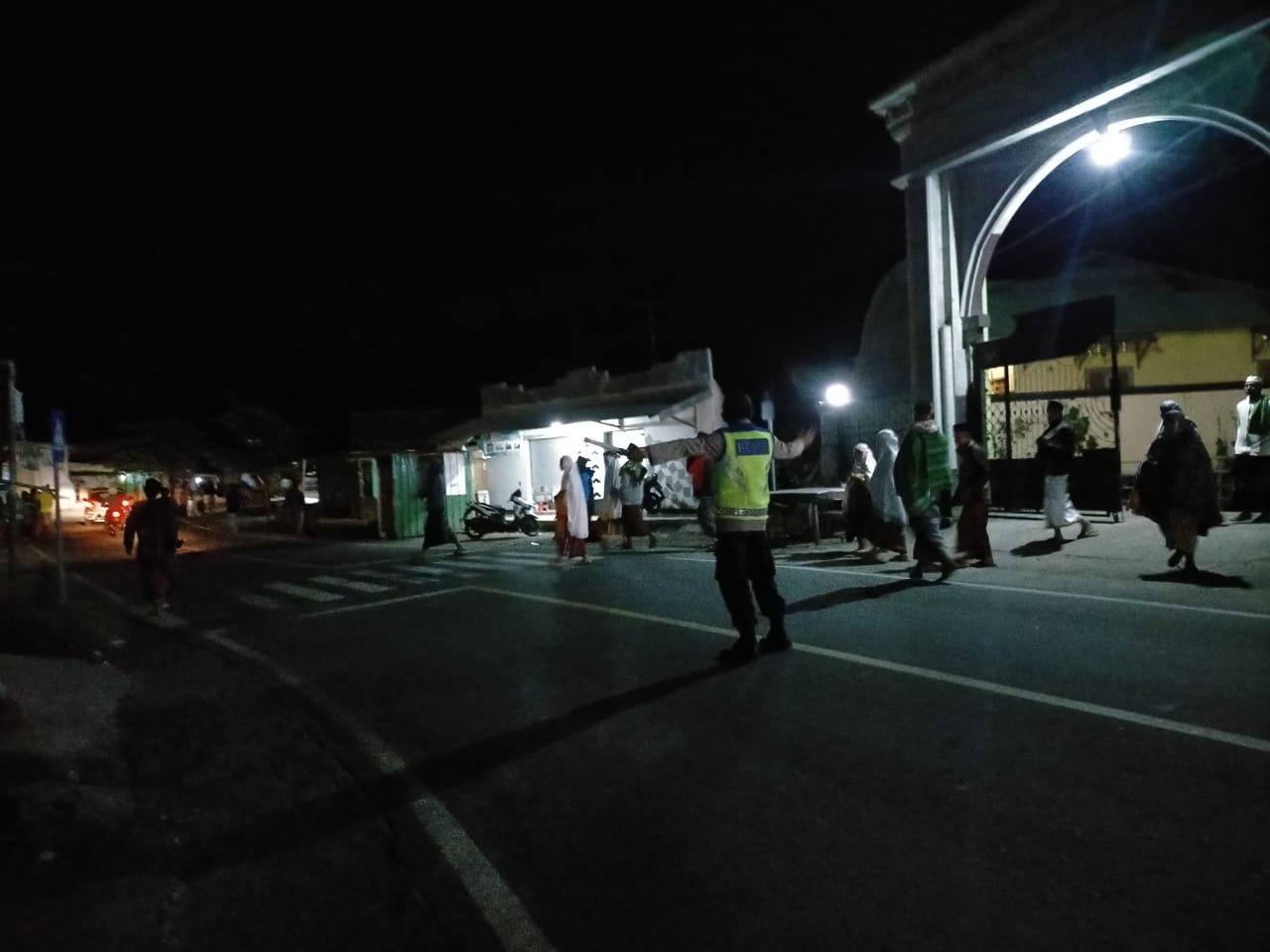 Masyarakat Sembalun Apresiasi Pengamanan Sholat Tarawih dari Pihak Kepolisian