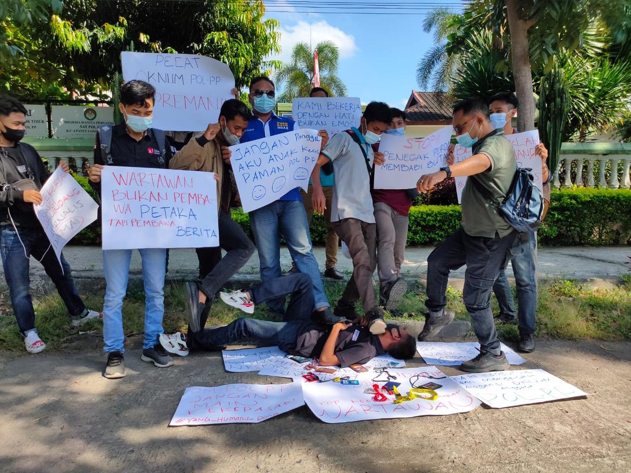 Jurnalis Lotim Menggugat, Minta Bupati Pecat Oknum Satpol PP yang Aniaya Wartawan