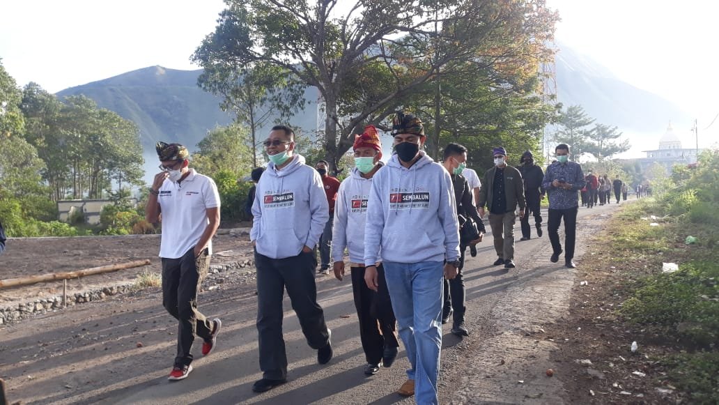 Lihat keindahan Sembalun Mentri Sandiaga Uno Tahun Ini Akan Tingkatkan  Pembangunan Pariwisata Kaki Gunung Rinjani