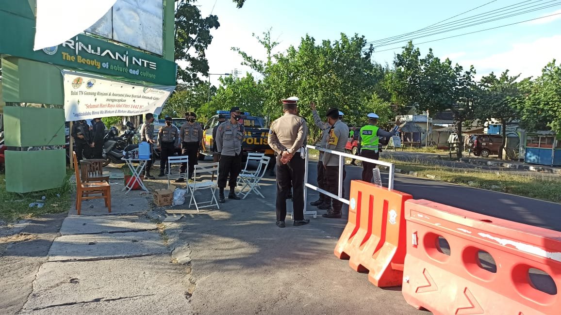 Masyarakat Sebaiknya Tidak Bepergian, Lebaran Topat Dijaga Ratusan Personil Aparat Kepolisian