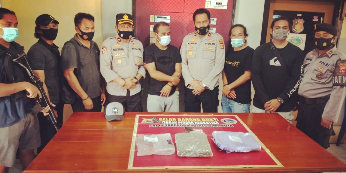 Kurir Ganja Setengah Kilogram Diciduk Saat Ambil Paket di Kantor GNE Bima