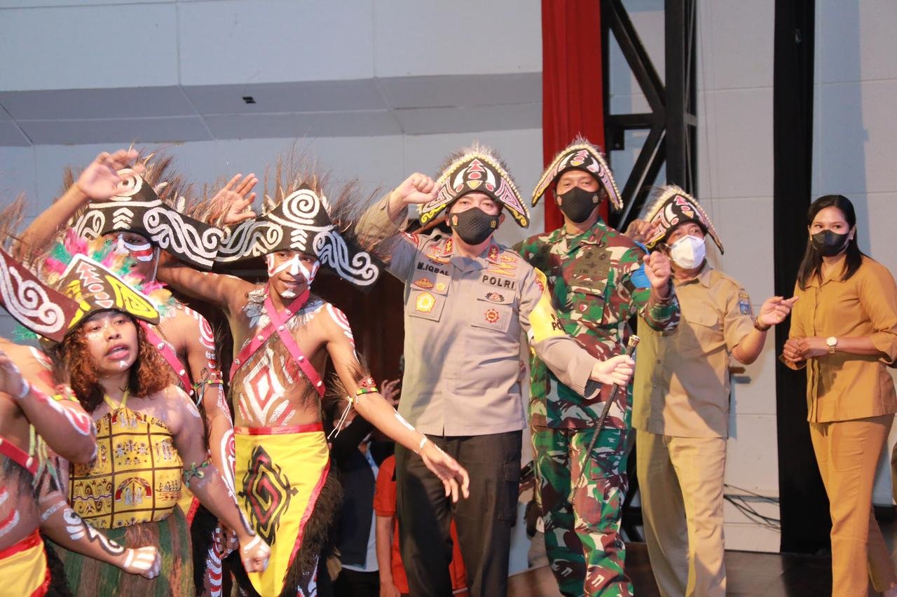 Kolaborasi Mahasiswa Papua Lombok Kapolda NTB Danrem 162/WB Peringati Hari  Pancasila