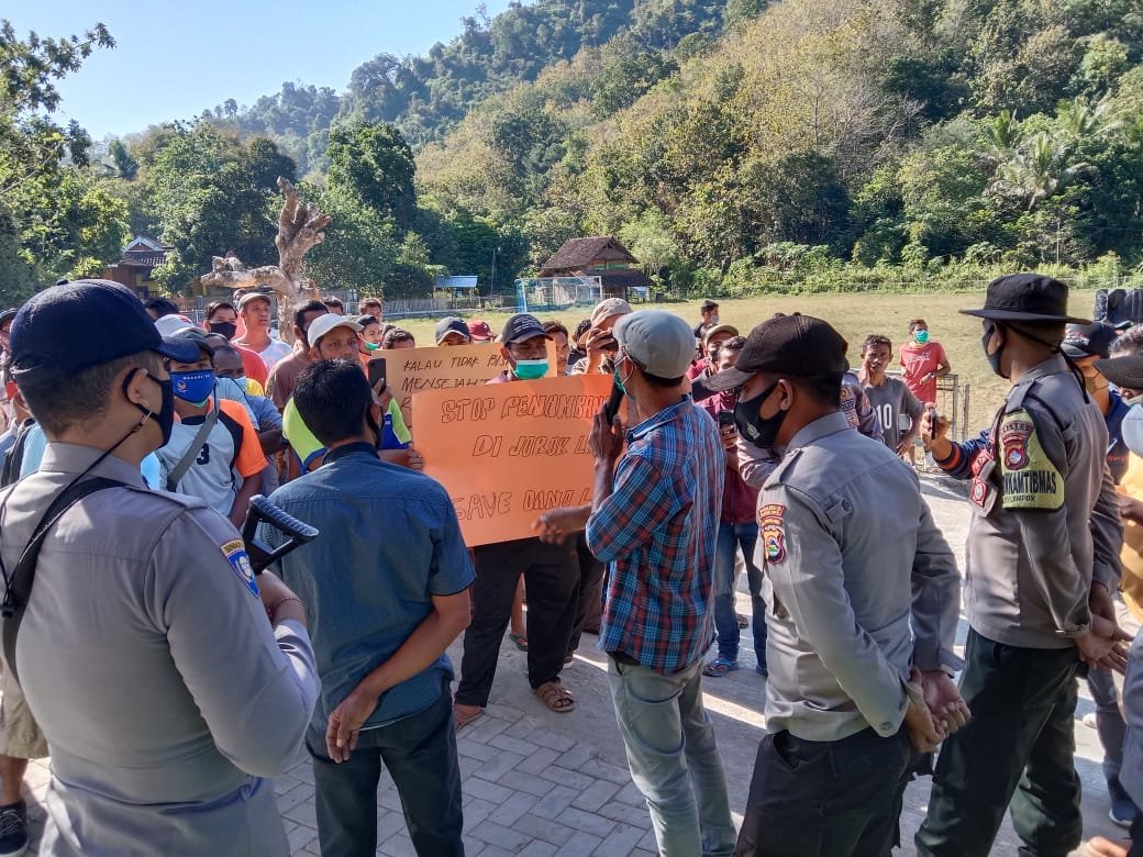 Lingkungan Danau Loba Terancam Mercuri, Masyarakat Usir Perusahaan Cina yang Tambang  Emas di Desa Seloto Sumbawa Barat