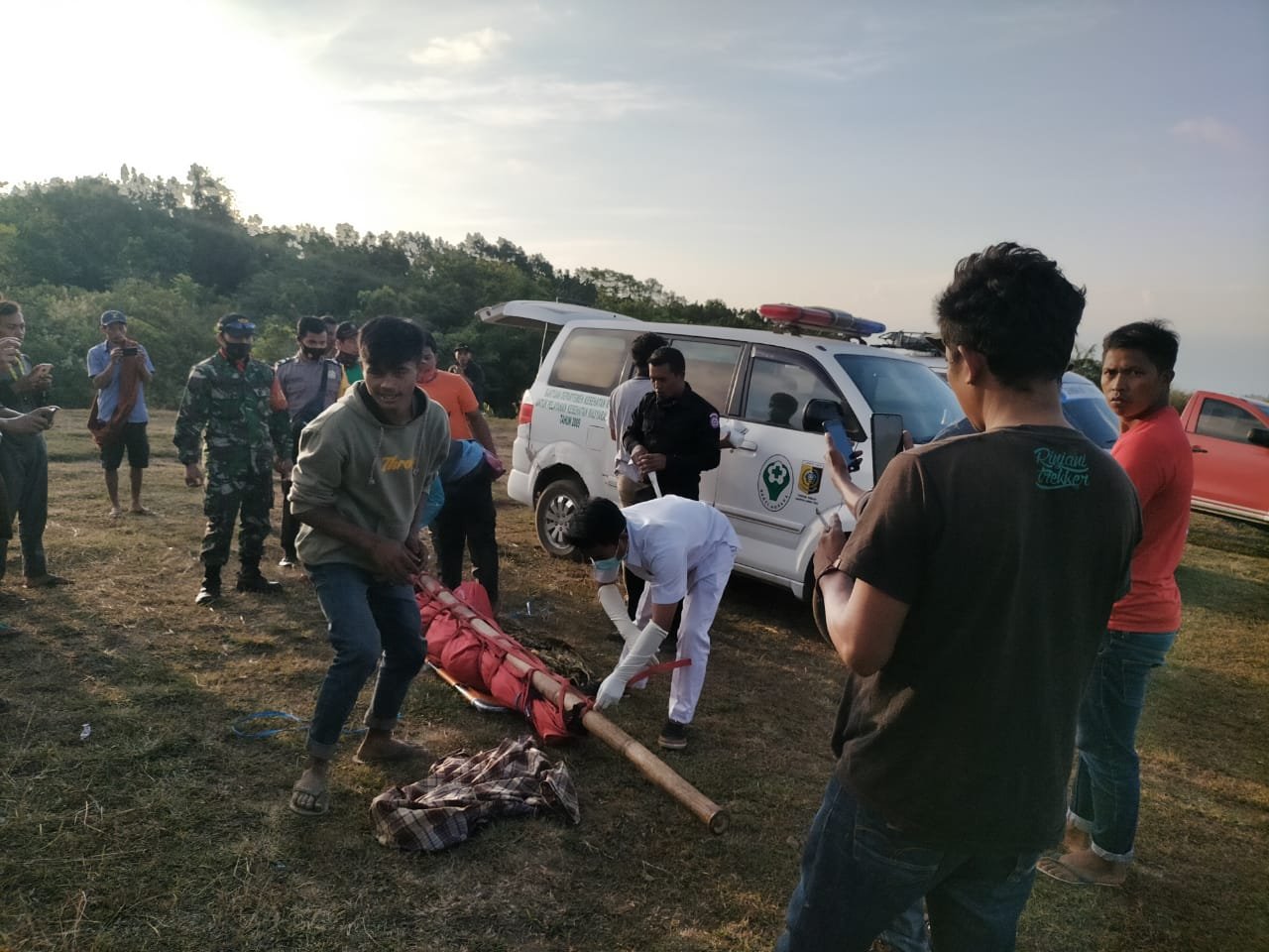 Bermaksud Berobat di Kolam Air Panas Gunung Rinjani, Pendaki Asal Lombok Utara Dibawa Pulang Jadi Mayat