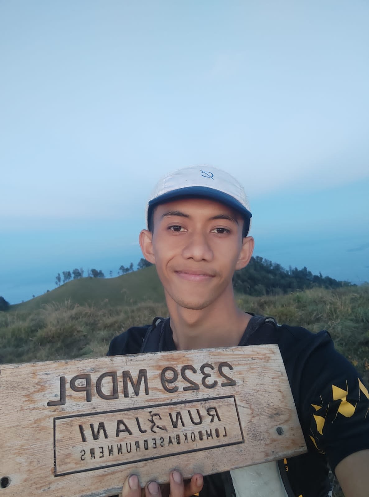 Pelari Gunung Dari Bandung Berhasil Torehkan Rekor  Sembalun 7 Summits Kurang dari 24 Jam