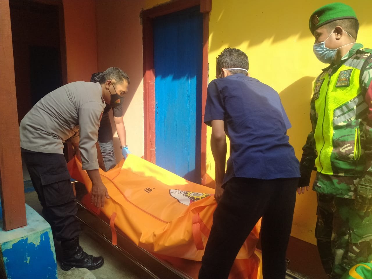 Seorang Ojek Ditemukan Tewas di Kamar Kos Milik Samsudin Warga Kelurahan Telaga Bertong