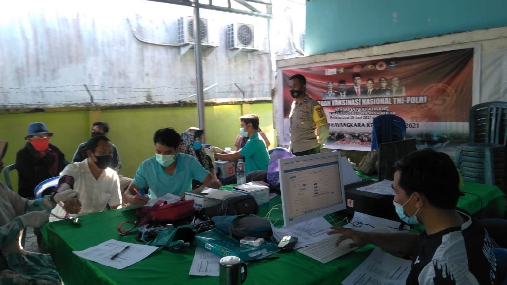Vaksinasi Masal Dua Hari, Jajaran Polres Lombok Tengah Menyuntik Vaksin 6.243 Orang 