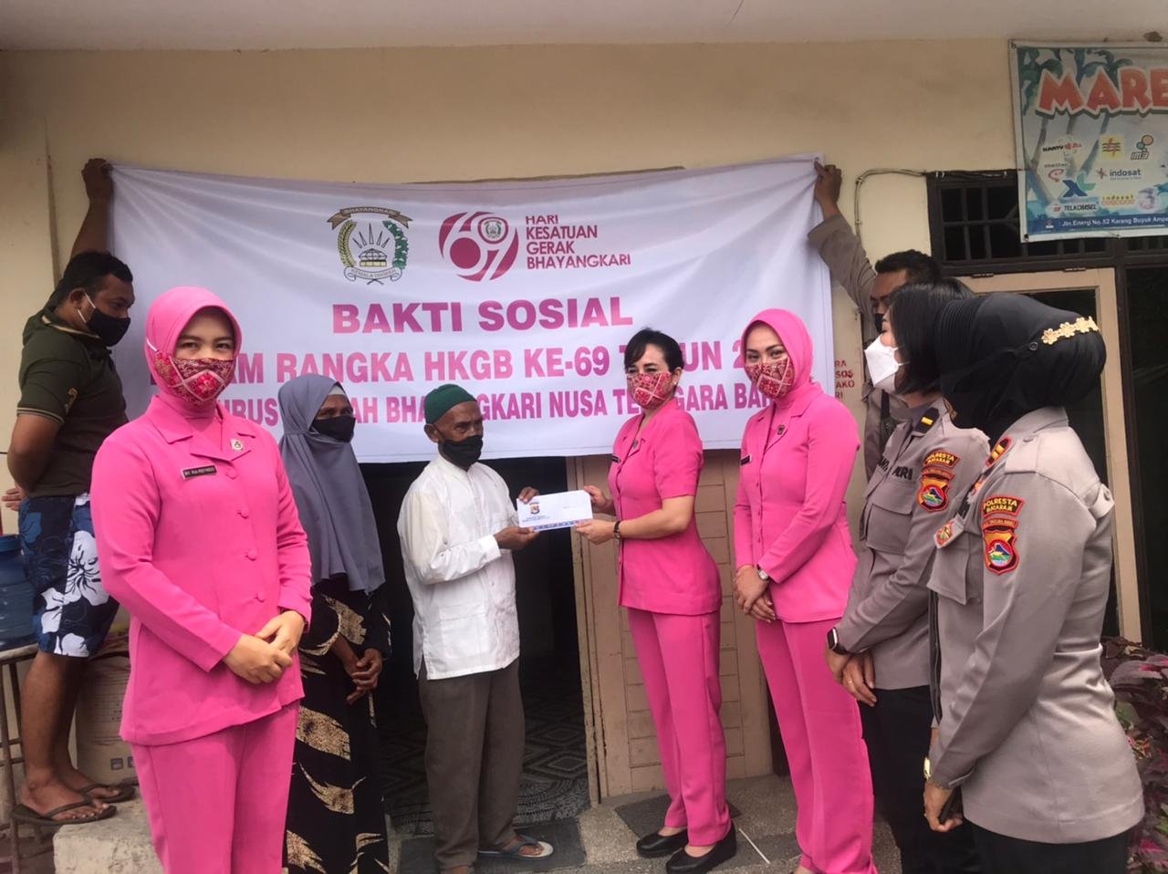 Berbagi Kasih di Hari Bhayangkara, Polresta Mataram Gelar Baksos dan Anjangsana ke  Purnawirawan Polri dan Warakawuri