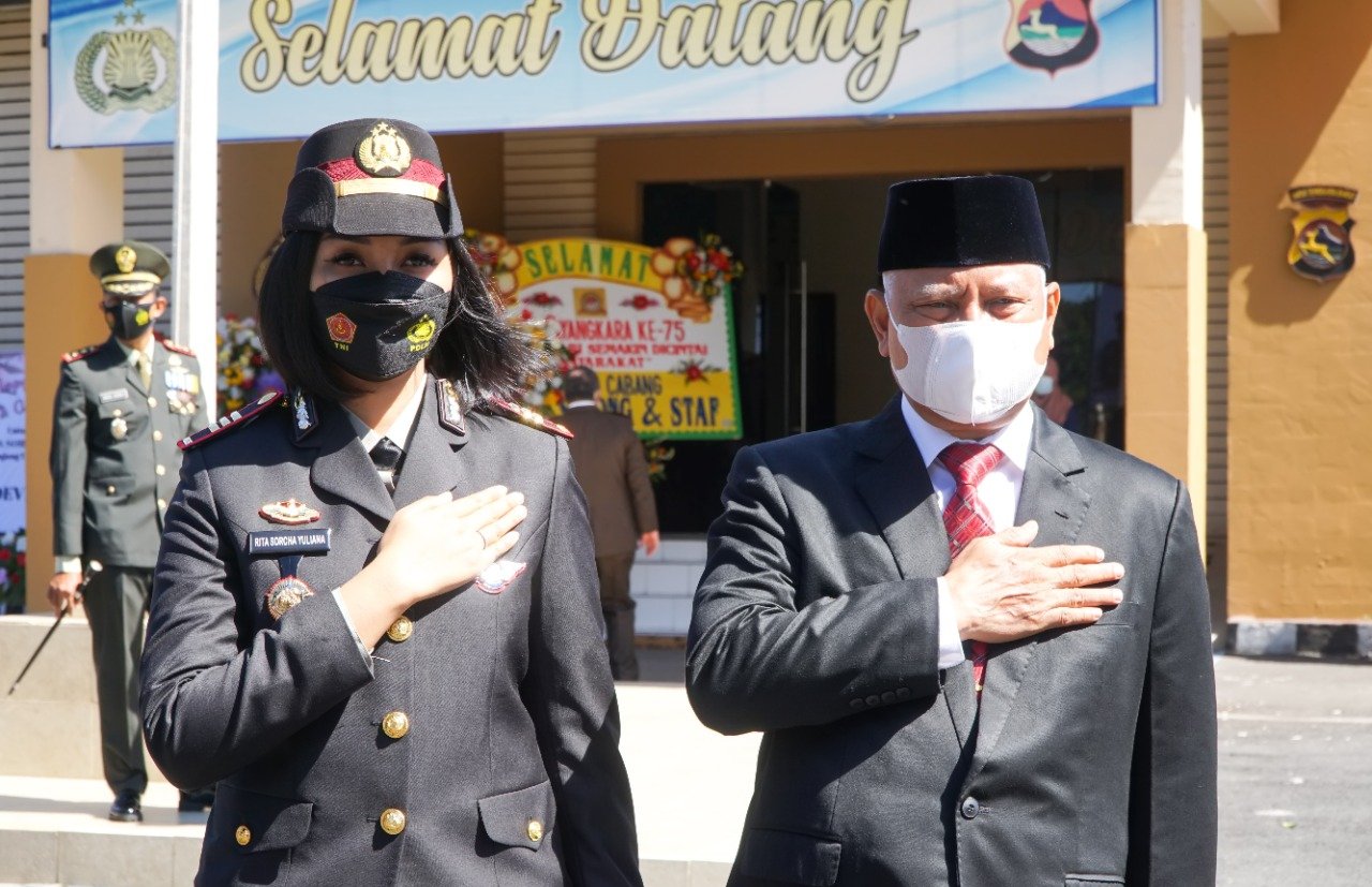 Bupati dan Wakil Bupati Lombok Timur Tasyakuran di Hari Jadi Bhayangkara ke 75 dan Berikan Santunan Anak Yatim