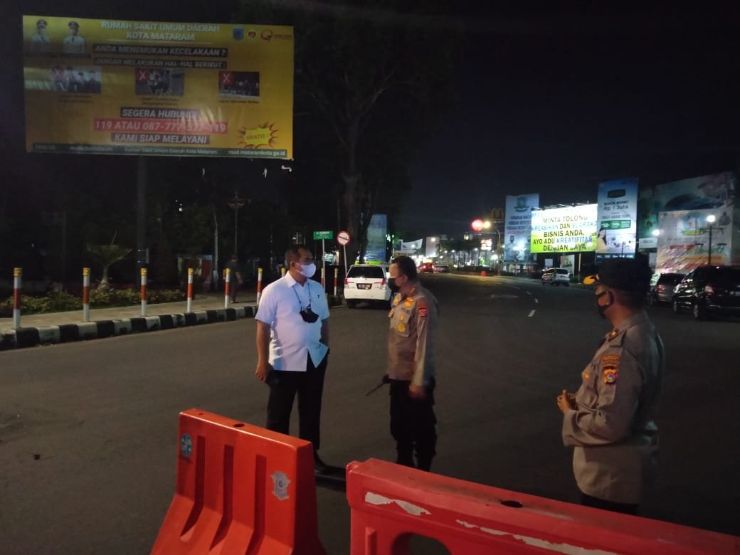 Terkesan Seperti Kota Mati, Setiap Malam Empat Titik Jalan Utama Kota Mataram Ditutup Selama PPKM Darurat