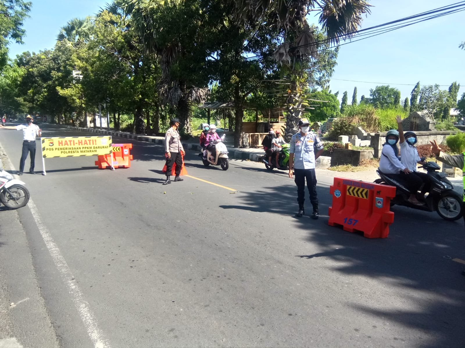 Perketat Penyekatan PPKM di Mataram, Ribuan Kendaraan Putar Balik dan  4.478 Orang Tunjukkan Kartu Vaksin 