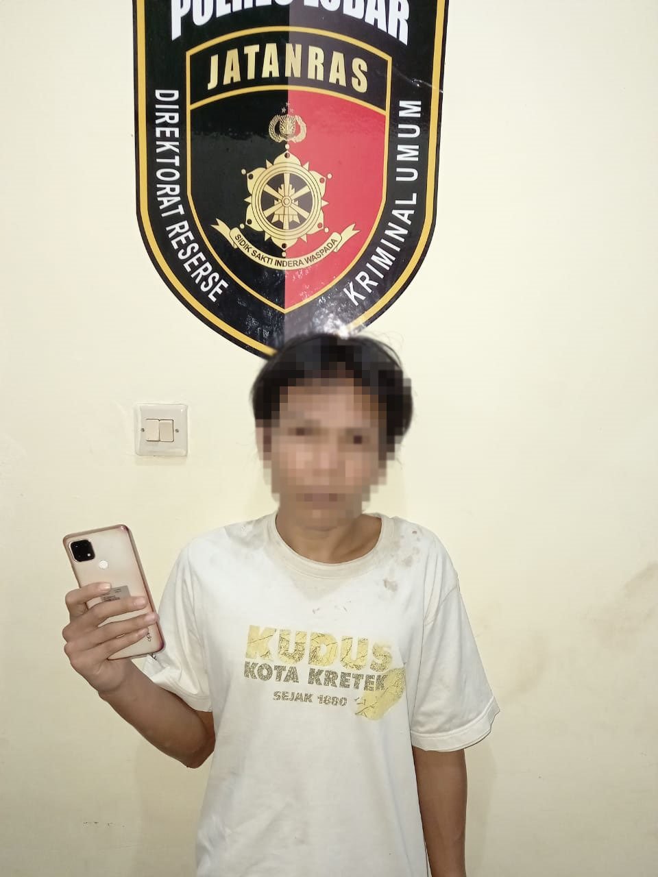 Terima Telpon Sambil Berkendaraan HP Ibu Muda Dijambret, Pelaku Ditangkap di Rumahnya