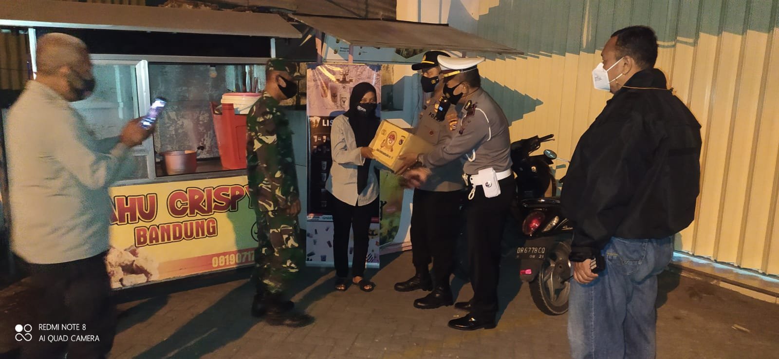 Ringankan Beban Rakyat Dampak PPKM Darurat, Polresta Mataram Bagi 2000 Bingkisan Sembako