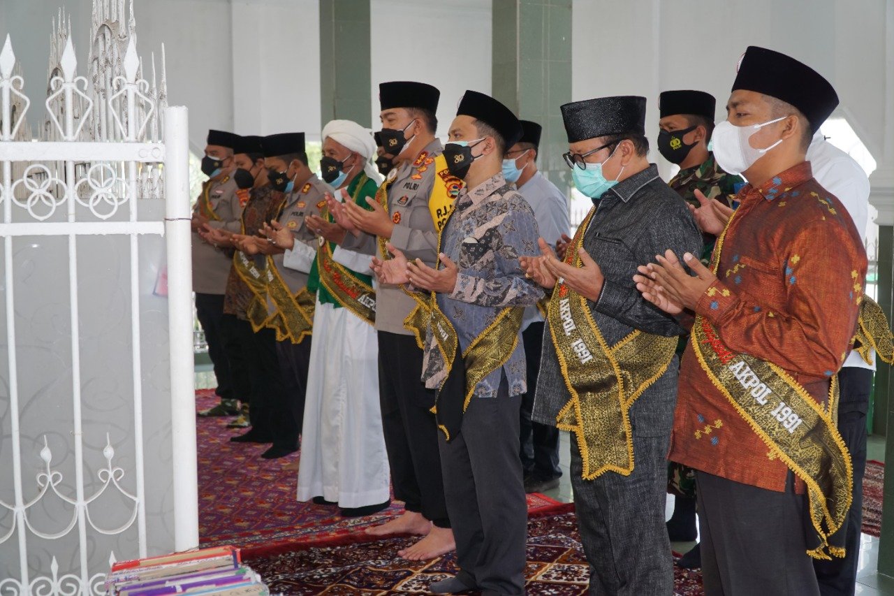 Jumlah Penduduk Lotim Paling Besar di NTB, Wabup H Rumaksi Harap Rakyatnya Prioritas untuk Divaksin