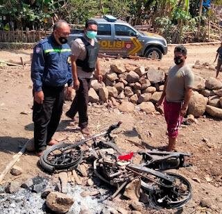 Tertangkap Basah Curi Kambing, Motor Pelaku Dibakar Massa