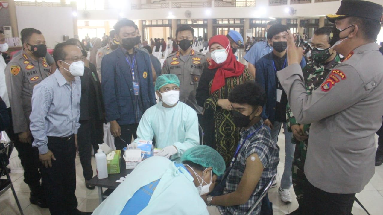 Kejar Target 70 Persen, Polresta, TNI dan Pemerintah Kota Mataram Gandeng Mahasiswa Percepat Vaksinasi