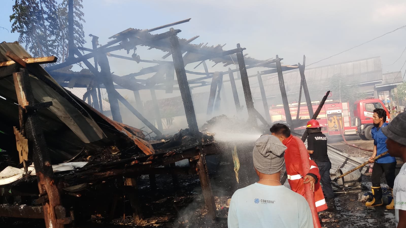 Rumah Panggung di Labuh Padi Utan Ludes Terbakar