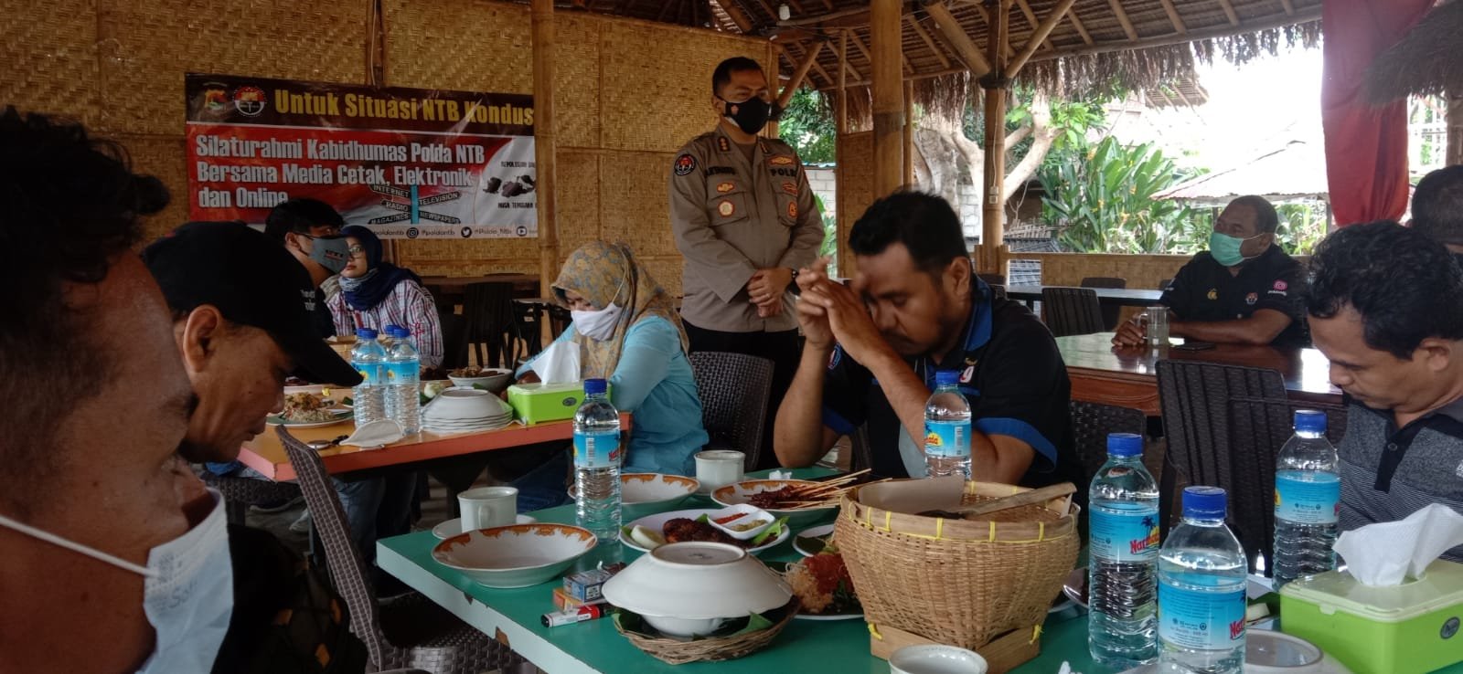 Eratkan Kemitraan,  Humas Polda NTB Gelar Silaturahmi dan Makan Siang Bersama Wartawan
