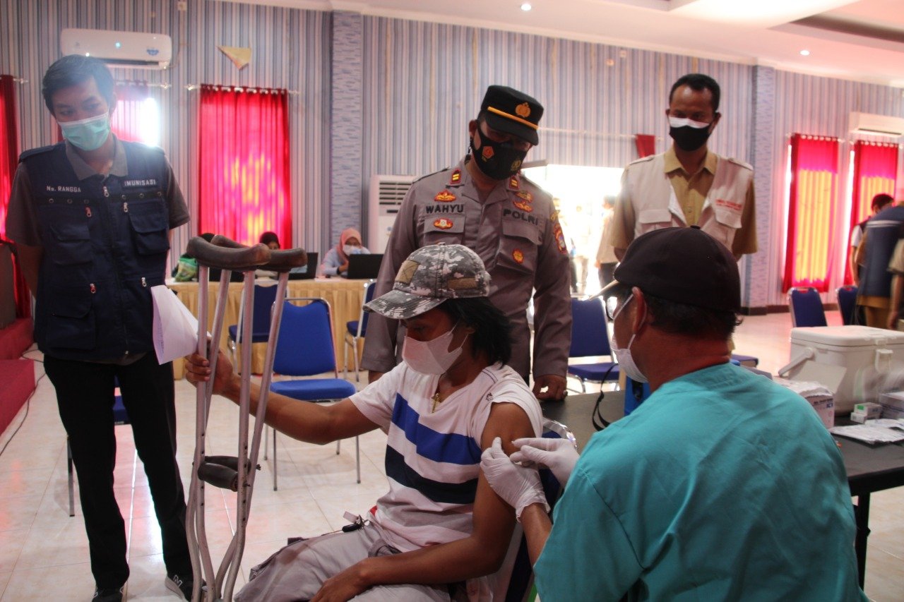 Pertama kali di NTB, Polres Lobar Fasilitasi Vaksinasi Warga Penyandang Disabilitas