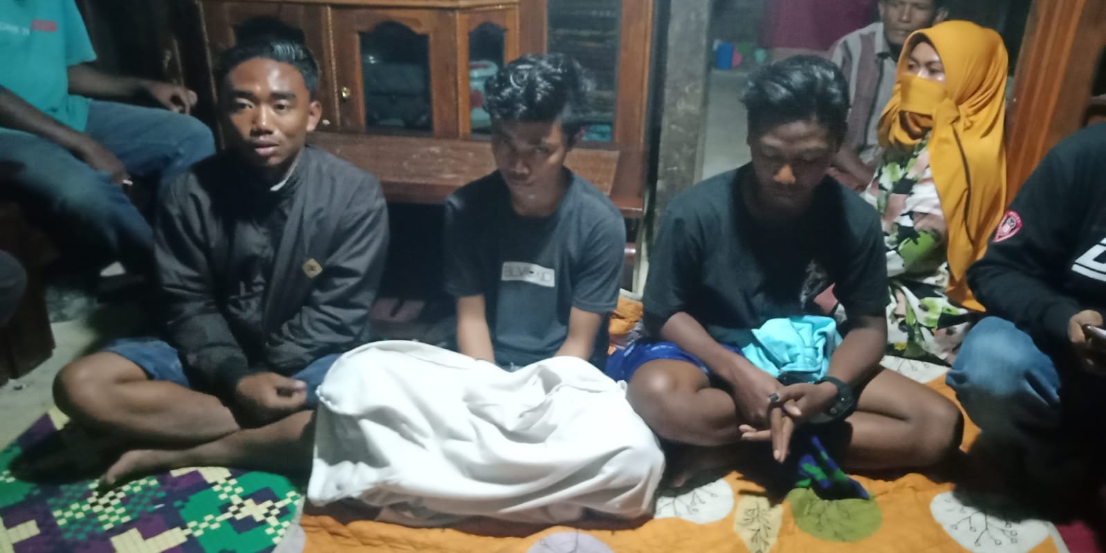 Dikepung Warga Desa Seneo, Tiga Remaja Diselamatkan Anggota Polsek Woja Dompu