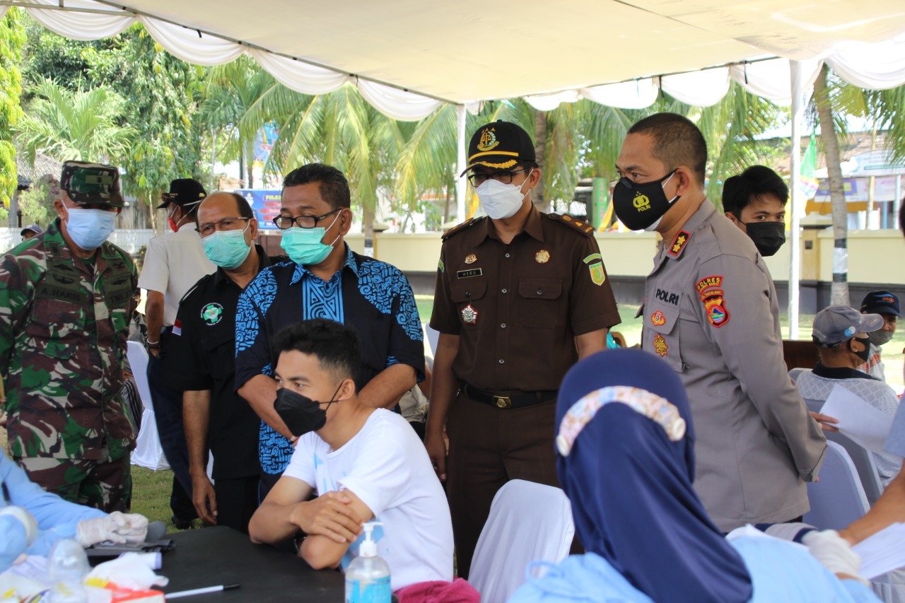Percepat Suntikkan 500 Dosis, Komunitas Ojek Lombok Barat Dapat Bingkisan Usai Terima Vaksin