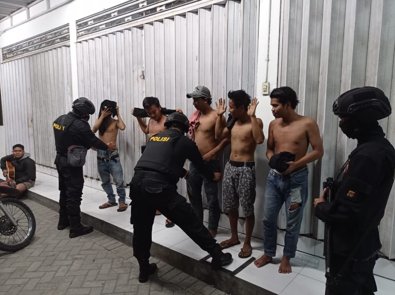 Pesta Miras Malam Minggu, Puluhan Pemabuk Dijaring Patroli Tim Puma Polres Lombok Barat