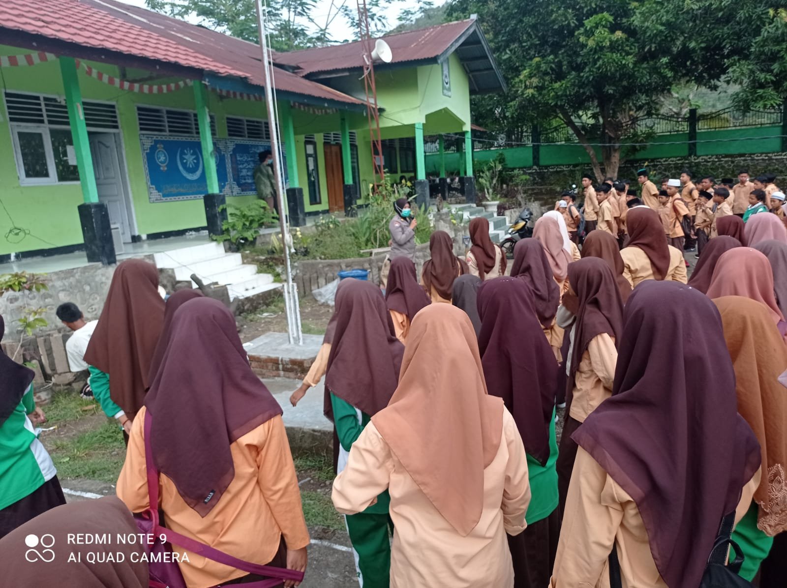 Tangkal Isu Negatif Vaksin di Medsos, Kapolsek Pemenang Gelar Sosialisasi Pada Siswa dan Guru