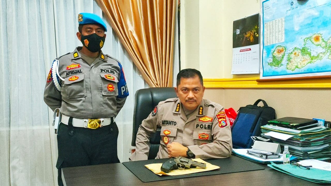 Polda NTB Tindak Oknum Polisi Berlagak Koboi Tenteng Pistol Saat Ikutan Debcolektor Nagih Hutang