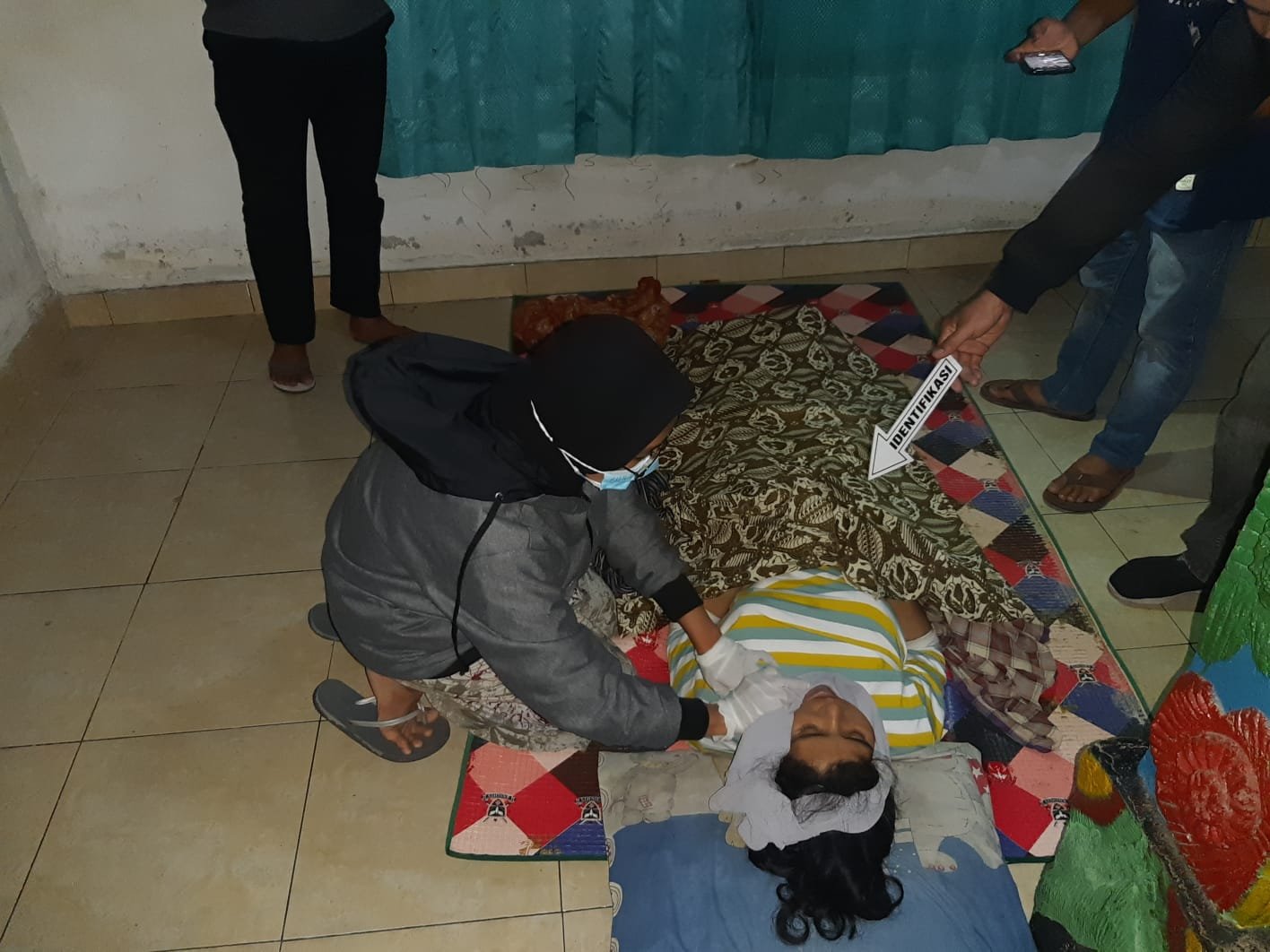 Ibu Guru Tewas Gantung Diri di Ruang Tamu Rumahnya