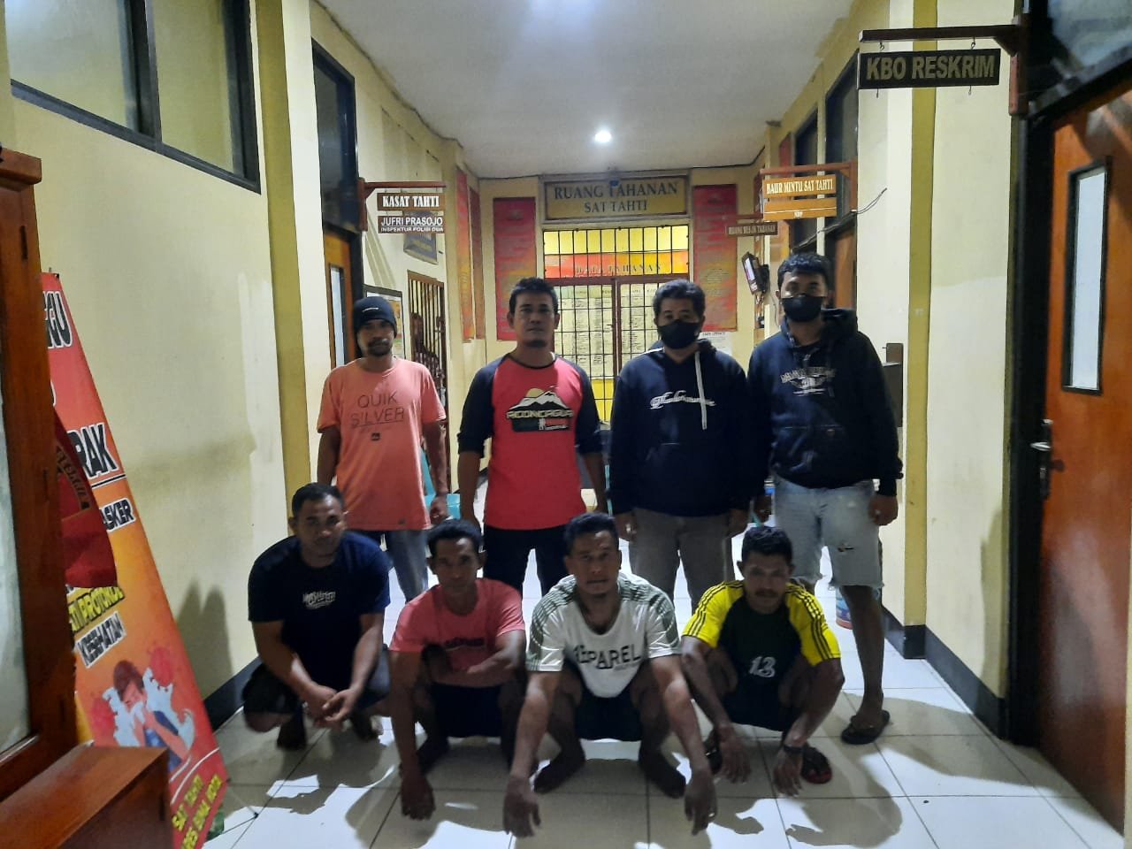 Polisi Angkut Empat Penadah HP Curian ke Mapolres Bima