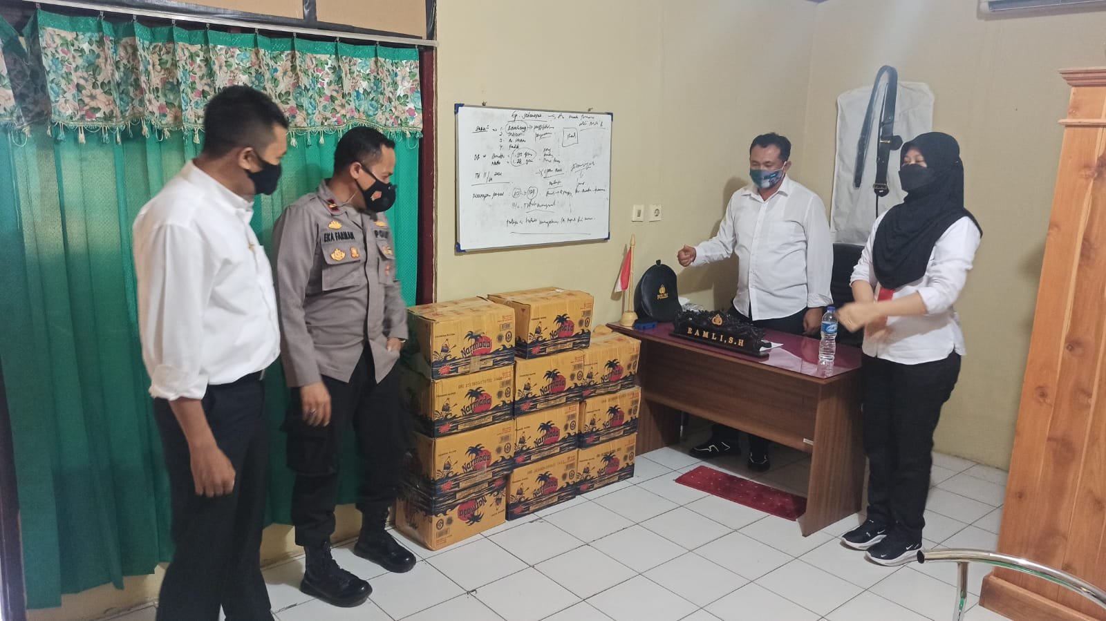 267 Botol Miras dari Lombok Akan Diedarkan di Kempo Dompu Diamankan dari Bus Sinar Rezeki