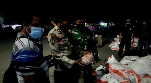 Penyelundupan Satu Ton Daging Ayam Beku Asal Lombok Diamankan Tim Gabungan TNI/Polri di Terminal Sumer Payung Sumbawa