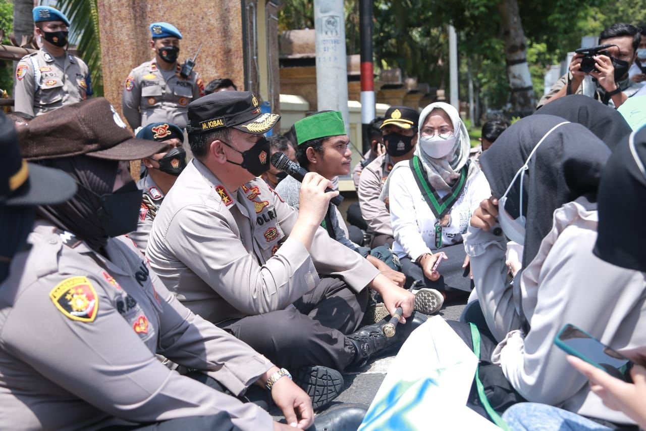 Kapolda Irjen Pol M Iqbal Terima Massa HMI yang Berunjuk Rasa ke Polda NTB