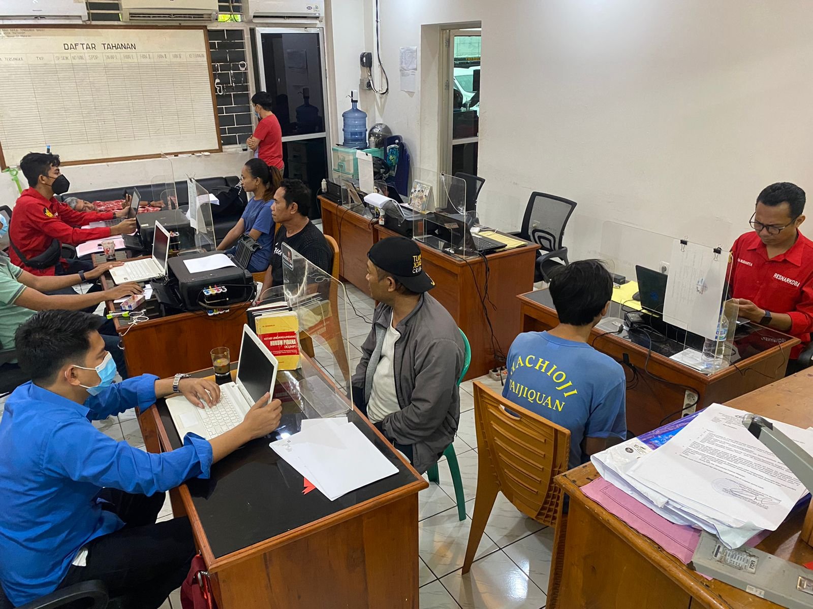 Transaksi Narkoba, Satu Perempuan dari  5 Pelaku Ditangkap Sementara Bandarnya Buron